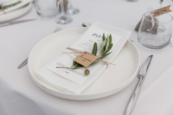 Réalisation du mariage de Charline et Pierre.  Réalisation des menus, faire-part, plan de table etc.