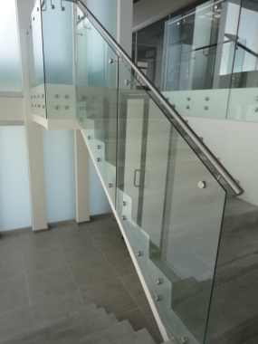 Instalacion de barandas en Aluminio-Acero y vidrio templado