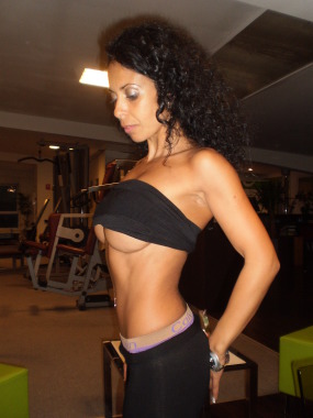 Sofia e préparation pour sa 1ère compétition en catégorie Miss Bikini