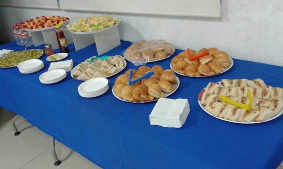 62 mesa de canapes.jpg