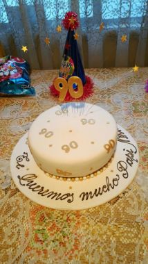 Pastel cumpleaños en fondant
