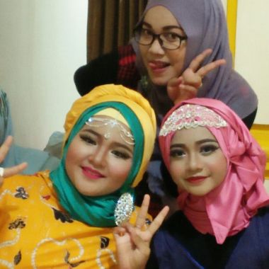 Yanti Make Up