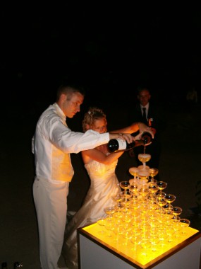 table à champagne lumineuse pour rendre ce moment exceptionnel 06 18 27 04 26