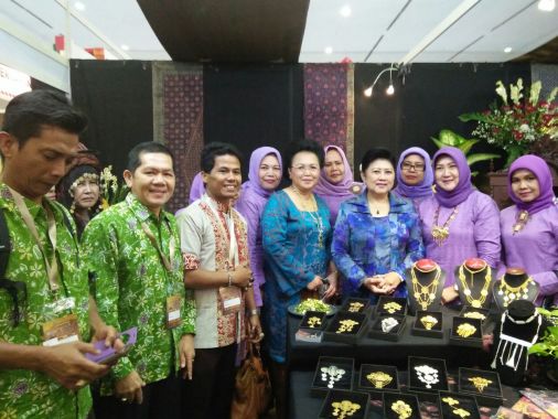 Kunjungan ibu ANI SBY untuk perajin