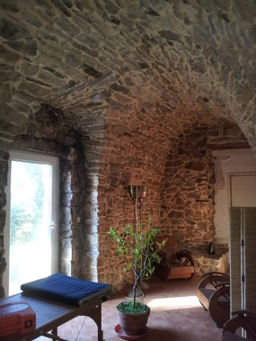 Pierres apparentes, piquage et passage à l'acide