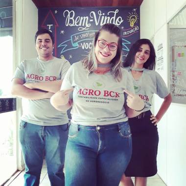Duas cientistas da riqueza + um engenheiro agrônomo = sucesso no seu agronegócio ❤ Vem conhecer? #team #agrobcr #agronegocio #tecnologia #inovação #agronomia #contabilidade #cienciadariquezaedaprosperidade