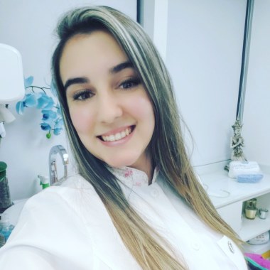 Dra. Thais Horta