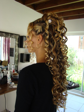 chignon bouclé vickybeauté