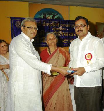 Best astrologer of the Year 2010 (Awarded by Prempuri Ashram Mumbai)