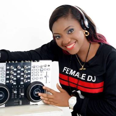 Female Dj Frizzie