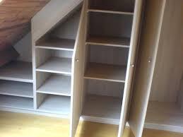 Placard 4 portes avec étagères fixe et mobile sous un escalier fait en Juillet dernier