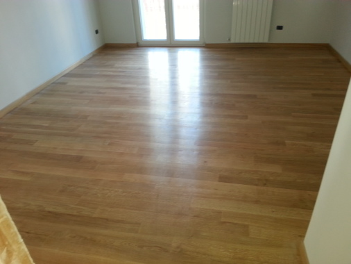 montaggio levigatura e verniciatura parquet doussiè