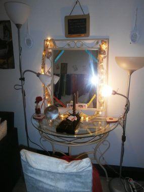 MIROIR MON BEAU MIROIR
A PARTIR DE MAINTENANT C EST MOI QUI SERAIS 

LA MIEUX DANS MA PEAU