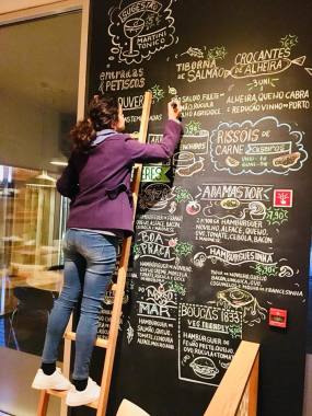 Pintura de Menu em Lousa | Restauração
