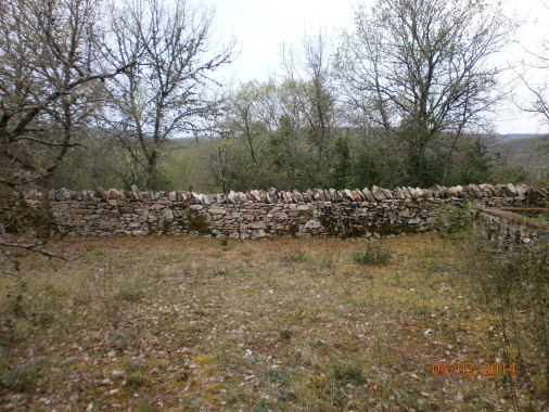 Restauration d'un mur de clôture à double parement en pierre sèche, à Bruniquel 82