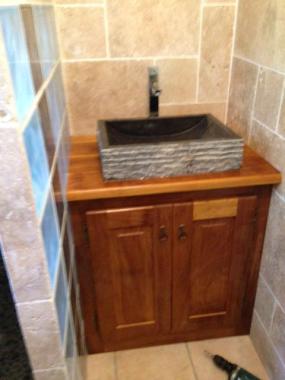 réalisation d'une salle de bain carrelage + meuble bois
