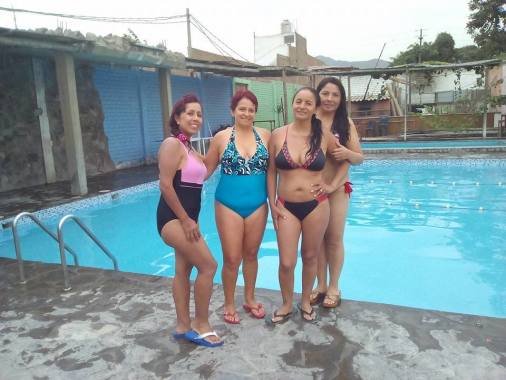 Señoras ejecutivas y profesionales que quisieron aprender a nadar para disfrutar de una manera más plena sus vacaciones de aquí en adelante.