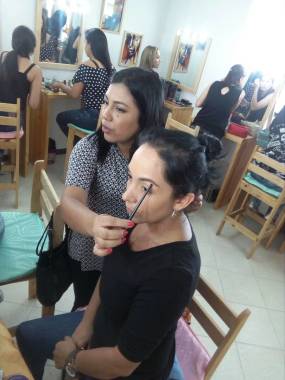 asesoría personalizada y dedicada en los cursos de maquillaje