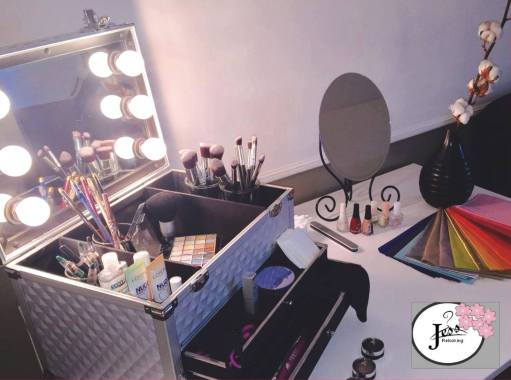 Cours de maquillage de jour avec des conseils et astuces cosmétologiques afin d'être au top quotidiennement .