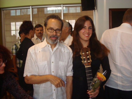 Junto al destacado guitarrista, compositor y director de orquesta cubano Leo Br