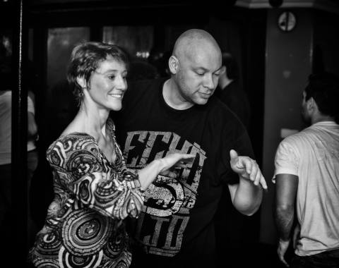 FREDERICA participe à de nombreuses soirées "Salsa" sur Paris.