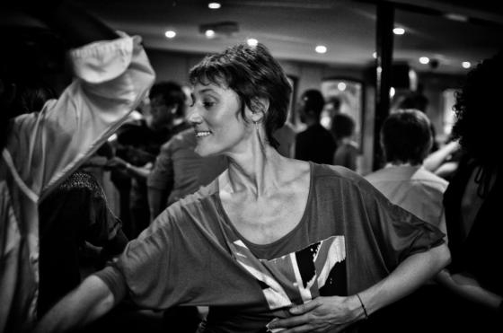 Débutants, FREDERICA vous accompagnera en soirées salsa.