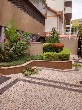 Manutenção de jardins em condomínio