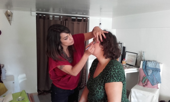 Cours avec des méthodes ludique afin de créer un maquillage naturel pour votre quotidien et de bien choisir les bons outils et faire les bons gestes. accompagné de conseils cosmétologiques .