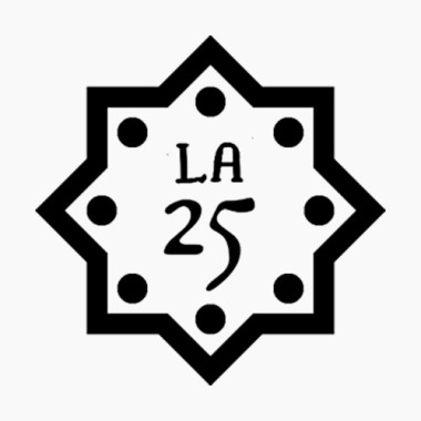 La25