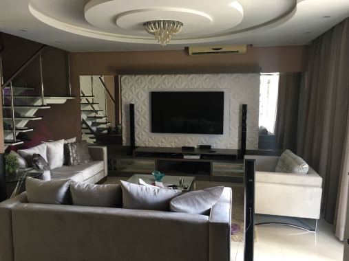 Sala ( Gesso, Porcelanato, Móveis e Decoração de ambiente)
