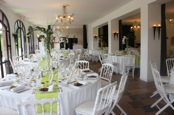 Votre mariage le long des baies vitrées donnant sur une terrasse de 100m2