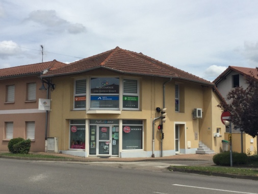 Notre agence au 1er étage sur la route principale d'Attignat