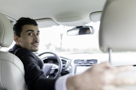 Un chauffeur professionnel à votre service et à votre écoute.