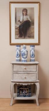 Some symmetry brings the eye to a focal point.