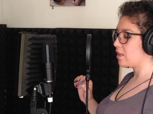 Carla Moraga grabando "Antofagasta" de A. Carrera FONDART 2017