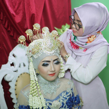 Qianie Make Up