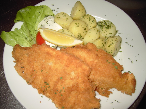 Hausmannskost für alle die das bodenständige gerne essen.
Wiener Schnitzel, Cordon Bleu Gemüselaibchen, Hühnerfilet gebacken, etc.