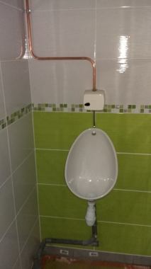 Mise en place d'urine noir avec cellule électronique.