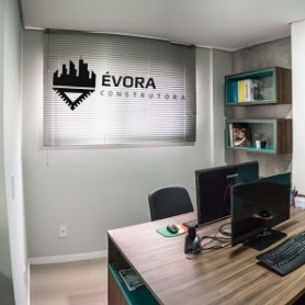 Prestador De Serviços De Construção Profissional
