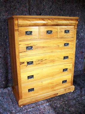 Gentleman's scotch chest
