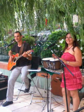DES MUSICIENS POP/ROCK/BOSSA EN DUO OU EN TRIO POUR TOUS VOS EVENEMENTS.
CONTACT: 0627503213