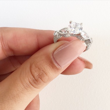Modèle créé en argent et zirconium