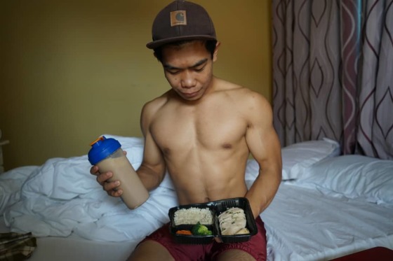Laws Of Lean Eat More Protein. Protein is the most satiating macronutrient. ... Eat Protein Every Four Hours. ... 3. Make Green Leafy Vegetables Your Friend. ... Save Starches For After Workouts. ... Eat For Volume. ... Drink More Water. ... Don't Drastically Decrease Fats. ... Cut Out Unplanned Snacks.