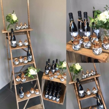 Escabelle décorée pour baptême.