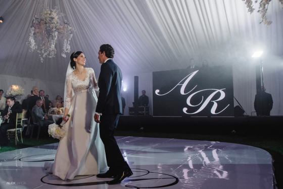 Servicio de DJ, audio, escenarios, pantallas LED e iluminacion para todo evento y ocasion. #ProduccionDeEventos #CoordinacionMusical
