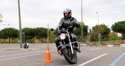 APRENDE A MANEJAR MOTOS DE UNA SEGURA Y PRACTICA