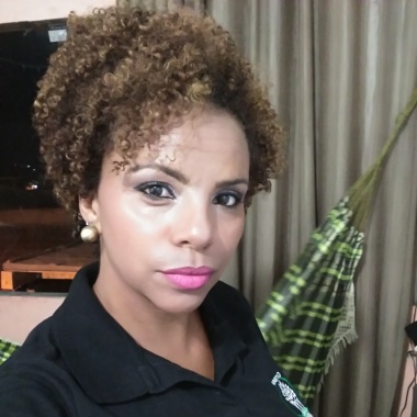 Vivian Cabeleireira E Maquiadora