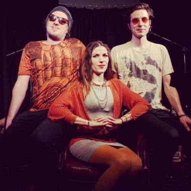 Chanteuse-Auteur-Compositeur, Lyrique Et Moderne