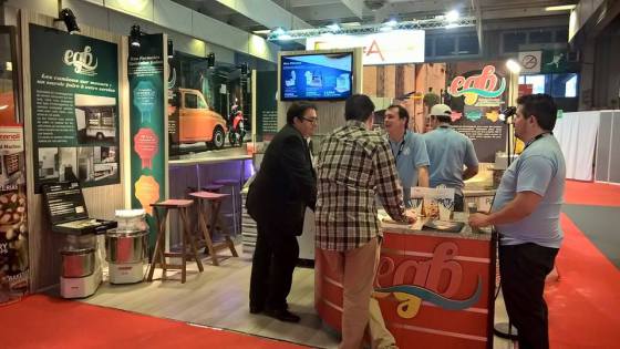 Conception des plan et de la décoration du stand + Réaisation des impressions et pose pour la société EGB pour le salon Parizza