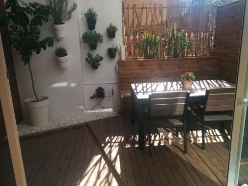 Terraza en patio interior de Barcelona